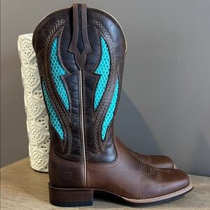 NWOT Ariat Women’s Venttek Ultra QuickDraw Boots-Broad Square Toe